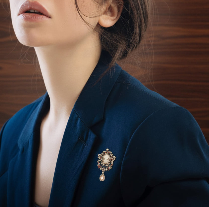 Vintage Elegant Victorian Lady Beauty Cameo with Crystal Brooch Pin (Br000017)