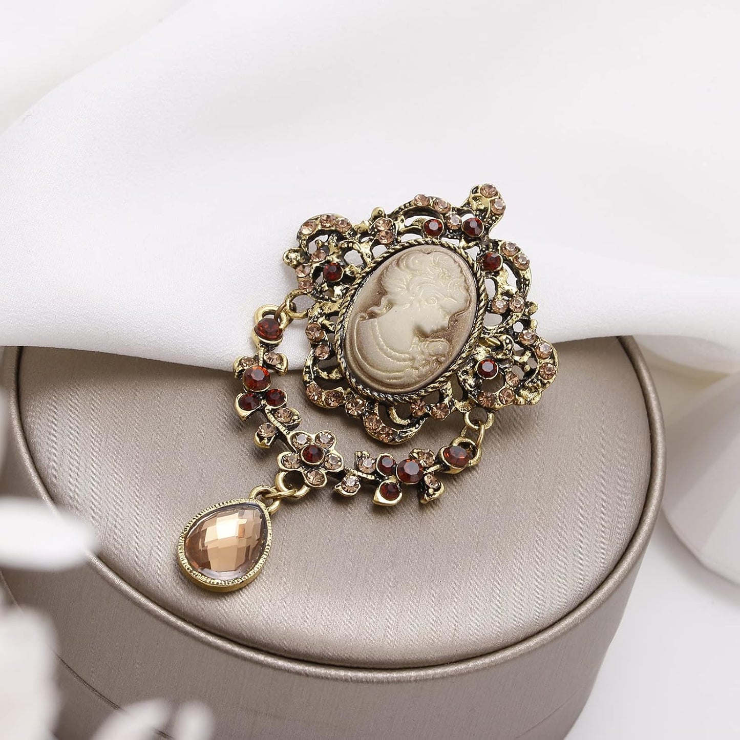 Vintage Elegant Victorian Lady Beauty Cameo with Crystal Brooch Pin (Br000017)
