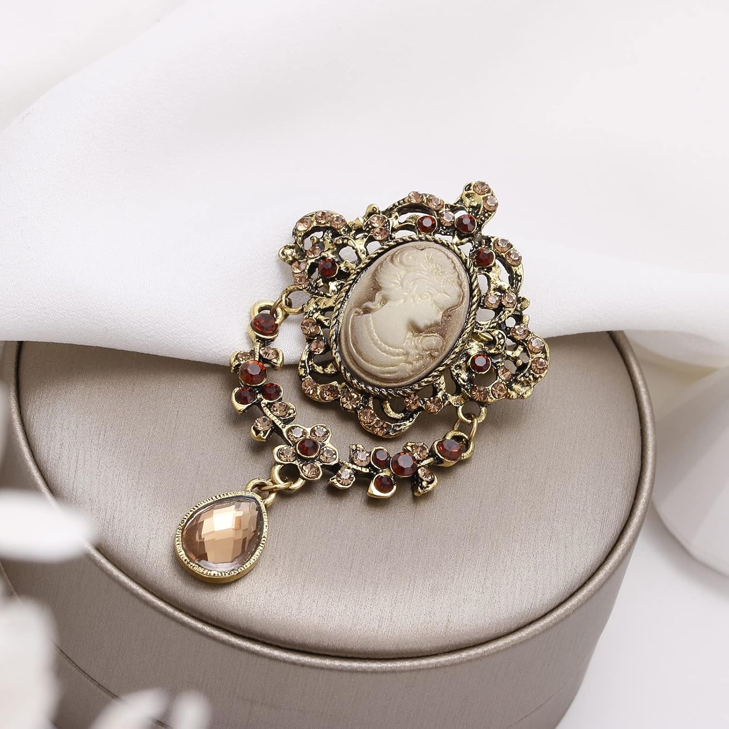 Vintage Elegant Victorian Lady Beauty Cameo with Crystal Brooch Pin (Br000017)